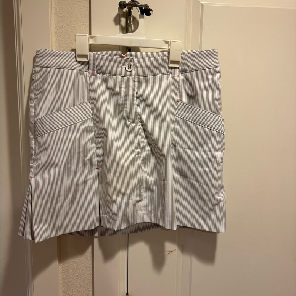 Nike Golf White and Gray Striped Skirt size 10.